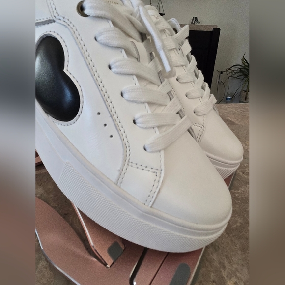Kurt Geiger London Lana Leather Heart Platform Sneakers. Size 37 - Picture 2 of 8
